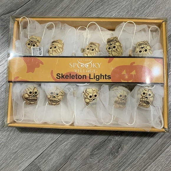Spooky Village Skeleton Lights New Open Box - Picture 2 of 7